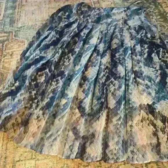 Jennifer Lopez gorgeous blouse. - Picture 3 of 3